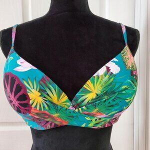 Tropical flattering criss cross front bikini top